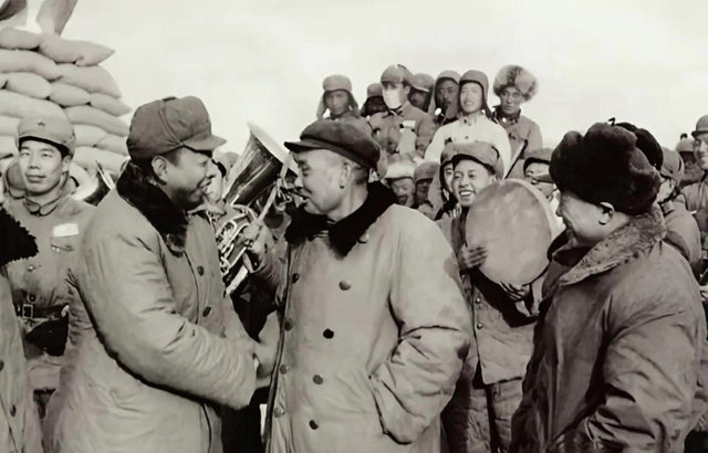 中国稀土新规反手封喉	，川普‘牛毛论’当场翻车，新疆成最大王牌