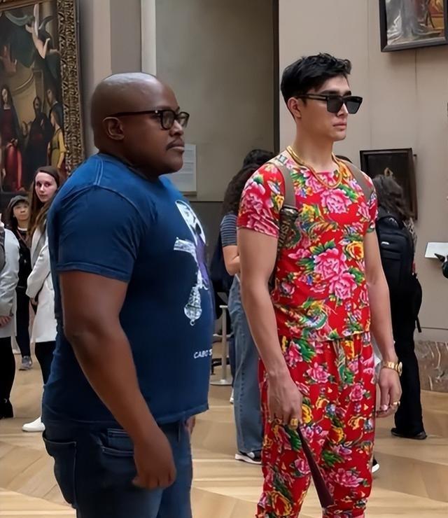 吃中国饭，砸中国锅！央视点名全程打码，这位700万网红人设崩塌