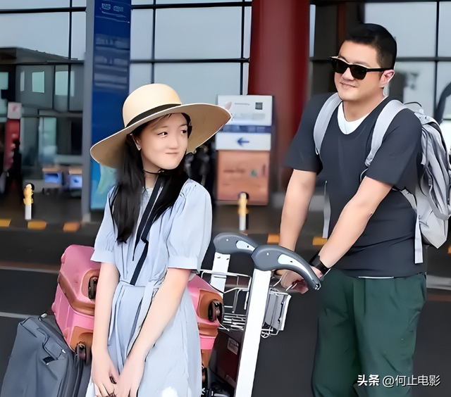 56岁王菲没想到，辛苦养大的唇腭裂女儿李嫣，早为亲爹李亚鹏争光