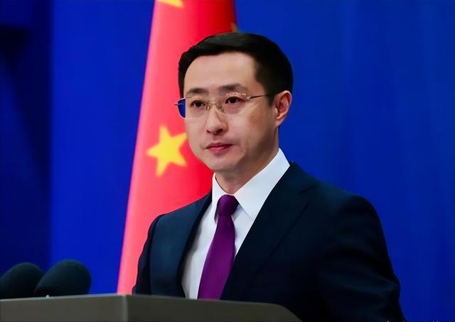 一架专机抵华，中方迎来稀客，沙利文：特朗普帮了中国“大忙”