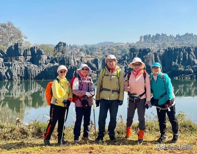走石林仙女湖、观雷打石石林,徒步穿越绵延石林间,我们惊叹不已