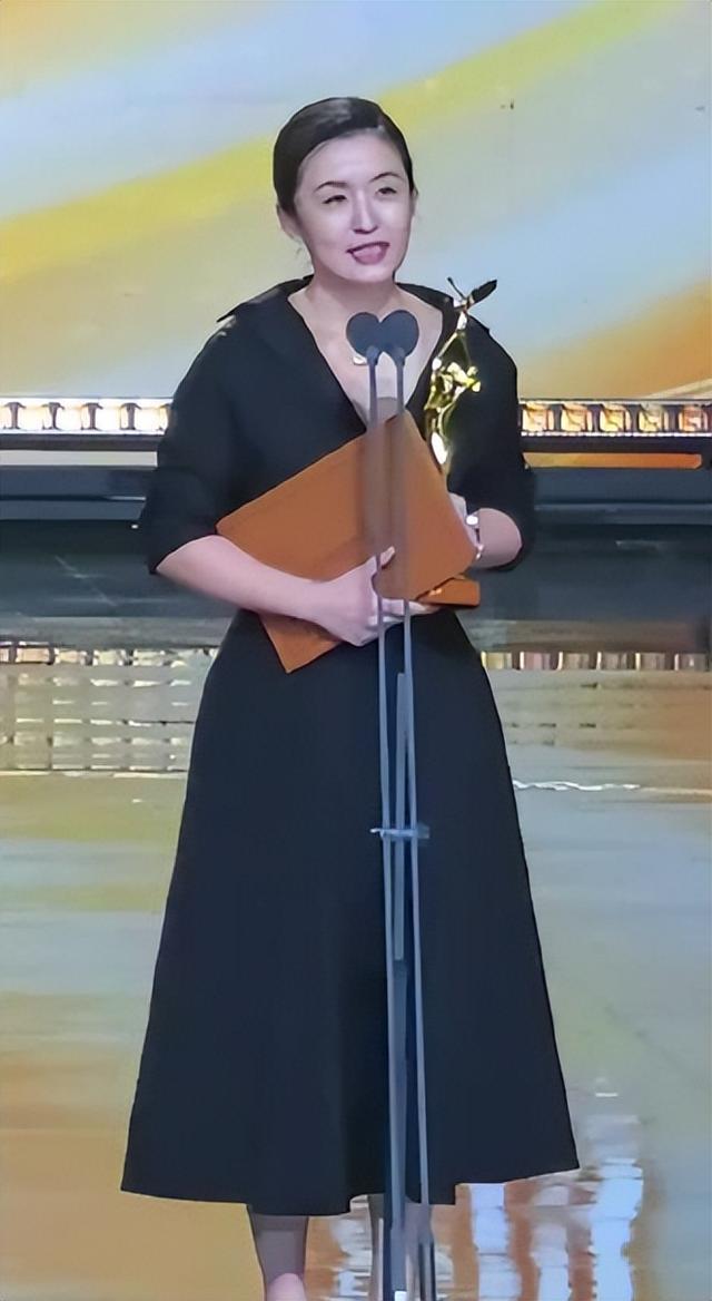 陪玩陪睡根本不够！目无王法、集体开嫖，周迅遭殃阴暗面彻底曝光