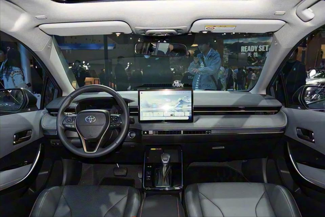 这是卡罗拉？广州车展实拍全新一代，它彻底不装了！