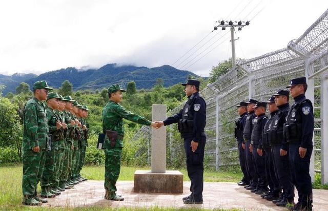 不狠不行的中越边境：数百公里的铁丝网，这下越南人看了都老实了