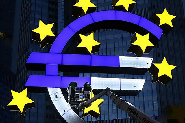 欧洲陷“云端”困局！美巨头掌控60%市场，单一故障引数十亿损失