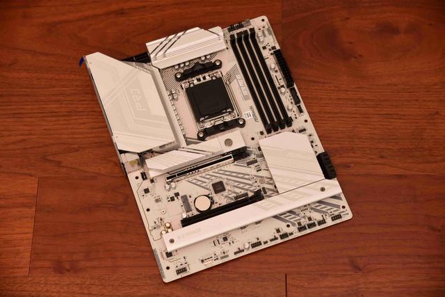 关公战秦琼！哪个游戏强？RX9070GRE和RTX5060TI对比实测！