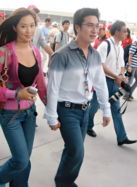 “千亿儿媳”彻底成笑话！43年来任人摆弄，连吃馄饨的自由都没有