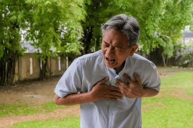 男性吸烟后，若频繁出现4种异常，证明已不适合吸烟，尽快戒了吧