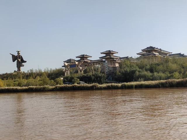 青铜峡黄河大峡谷秋景醉游人