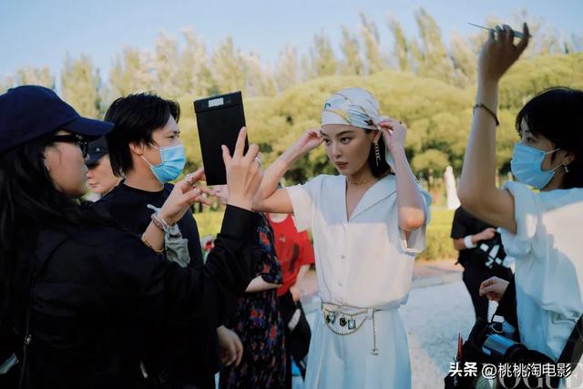 影后辛芷蕾《VOGUE》银十封面大片，达成五大女刊二轮满贯