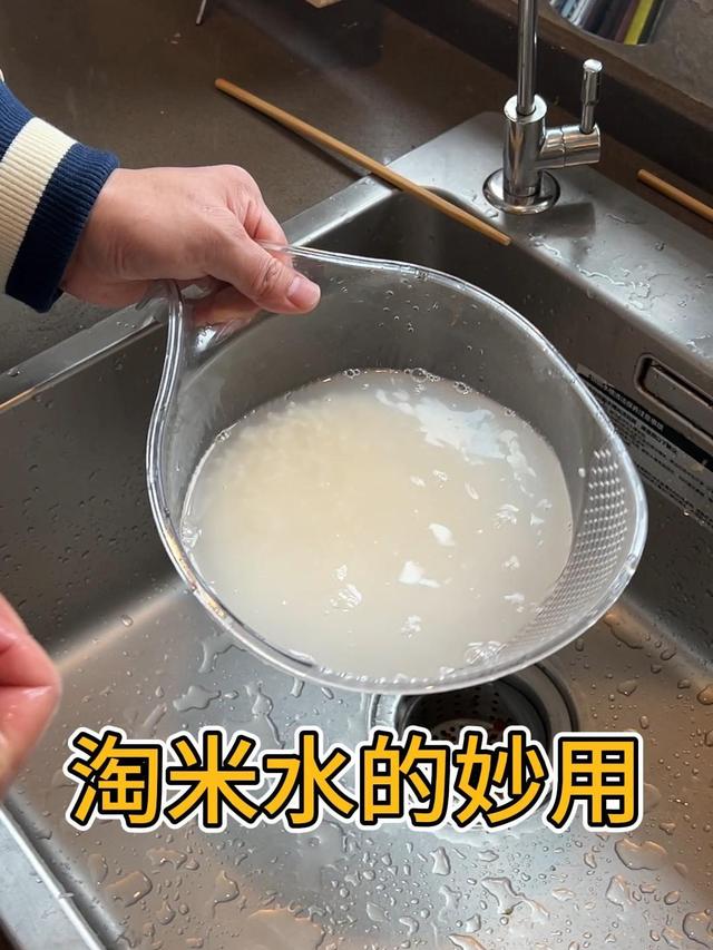 清水拖地等于白拖，教你个绝招，地板光洁如新，一周不拖照样干净