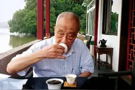 茶是老年痴呆的“催化剂”？医生反复强调：上了年纪，3种茶少喝图片