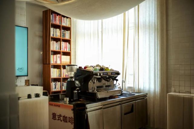 不走寻常路的国际化县城，关心一日三餐，更关心咖啡和汇率