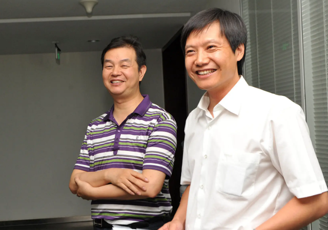 风向变了？官媒接连锐评，没给雷军留一丝体面，董明珠话有人信了