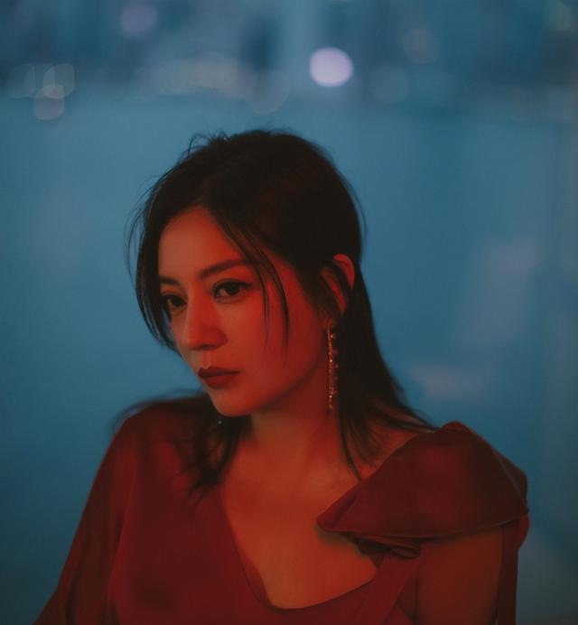 黄晓明公开点名才几天，赵薇近况接连曝光，有一点4年前就注定