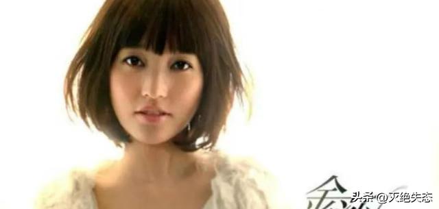 落毛凤凰不如鸡？42岁著名歌手江苏走穴，宾客只顾吃席没人搭理