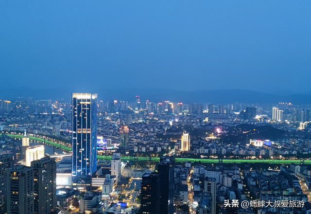 这个浙江五线城市公园太吸睛了，有“财神”加持，夜景美得不像话