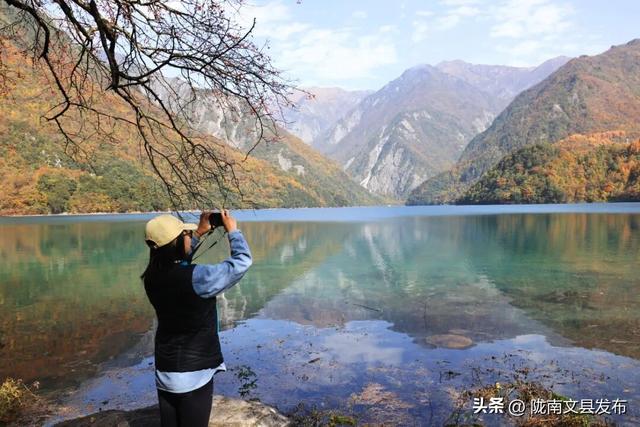 天池「初妆」，素颜静好