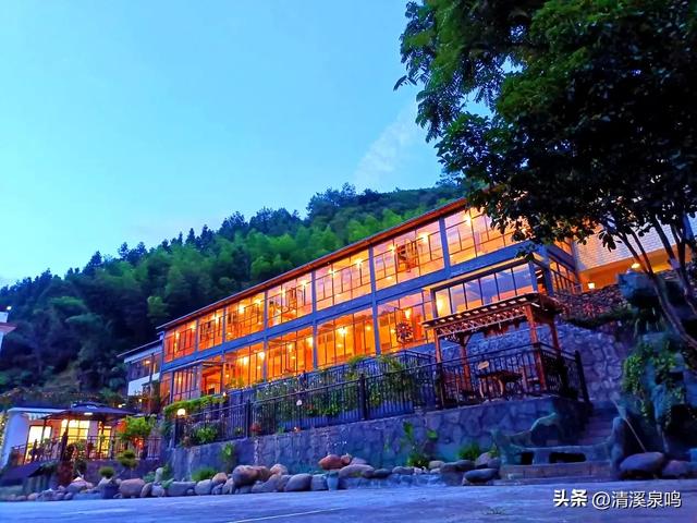 莲华山居隐诗意