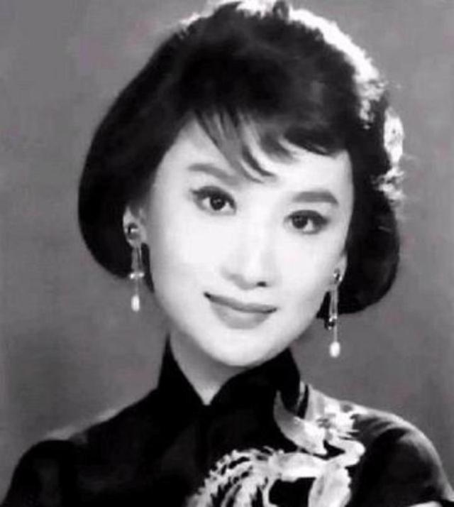蒋介石有多风流？贴身秘书晚年说出真相，宋美龄的做法令人叫绝