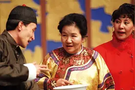 春晚一句台词识破潜伏间谍，去世23年的赵丽蓉，仍被官媒发文缅怀图片