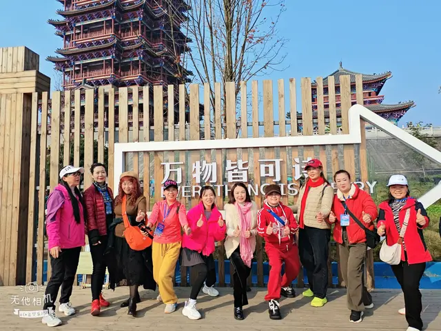 网络名人打卡南充（国际）徒步节，解锁一江两岸无限美