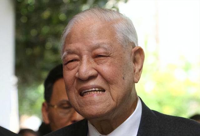 两蒋灵柩现状：台湾不想要，亲人懒得管，“台独”分子泼油漆泄愤