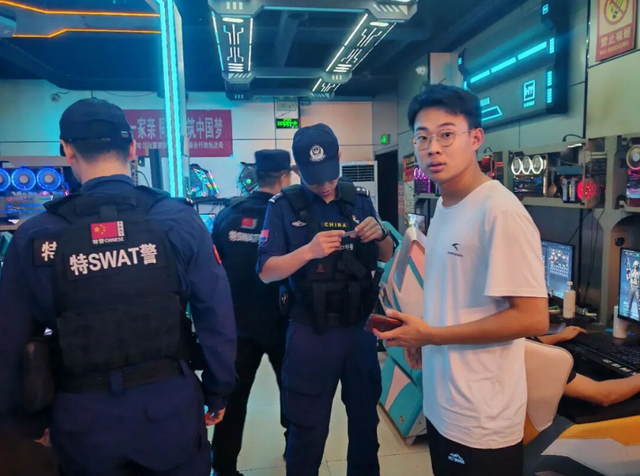 乌兰察布之夜：一名特巡警的国庆“打卡地”