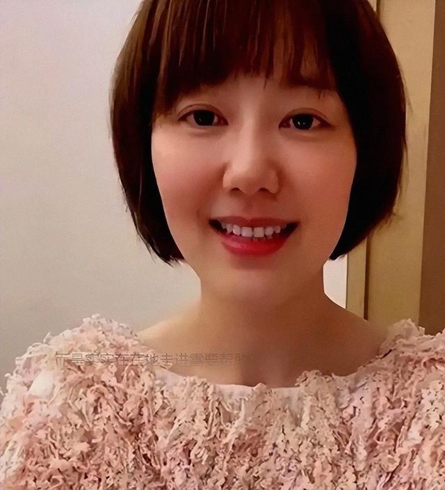 巴结大佬、陪睡上位、被央视开除，被传与小尼结婚的她如今如何