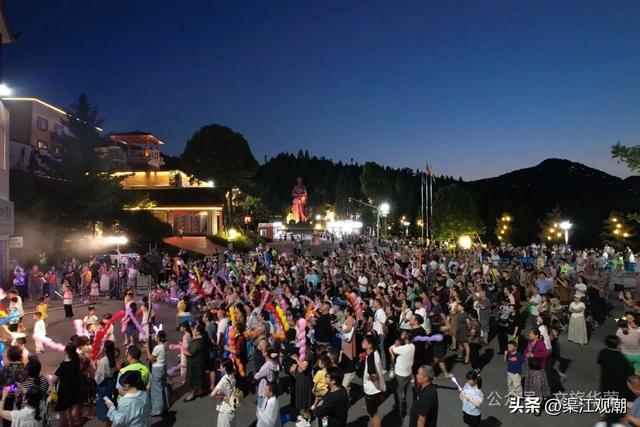华蓥山旅游区“清凉+暖心”引客来数万游客乐享22℃盛夏