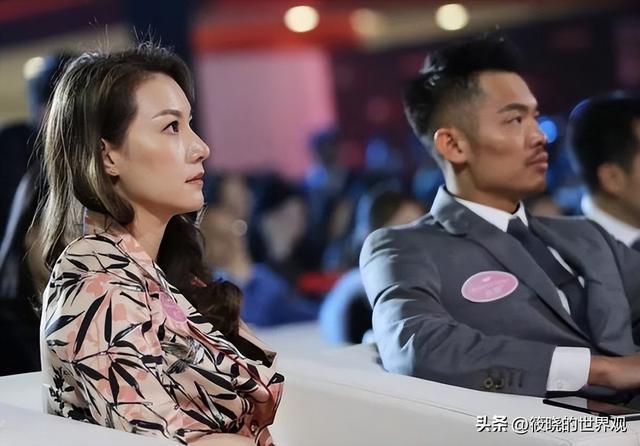 42岁林丹和44岁谢杏芳罕见同框，精神状态天差地别，活像两代人