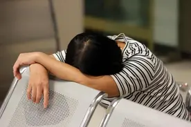 经常犯困，不一定是缺觉！可能和这8种疾病有关图片