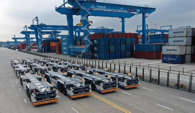 新型马路判官上路,无人物流车狂奔