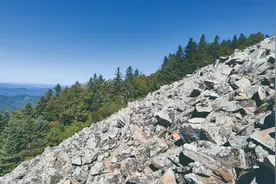 “天石”之谜破解！全球首个高山陨石坑在我国发现图片
