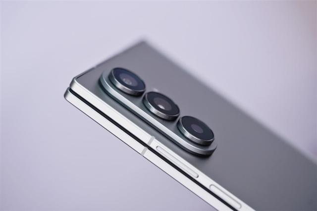215克全球最轻！三星Galaxy Z Fold7全面评测：新一代折叠霸主诞生