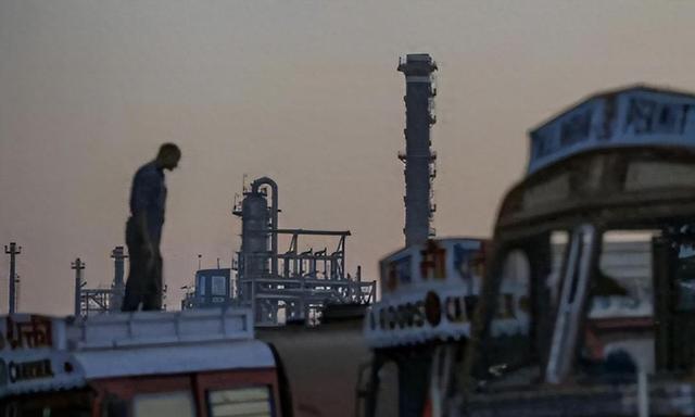 特朗普执政遭遇重重危机！去美元化加剧，南美多国抱团抗美