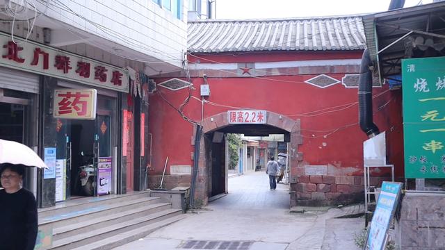 昆明动车直达，又一座小众的千年古镇，四季如春，古迹遍布