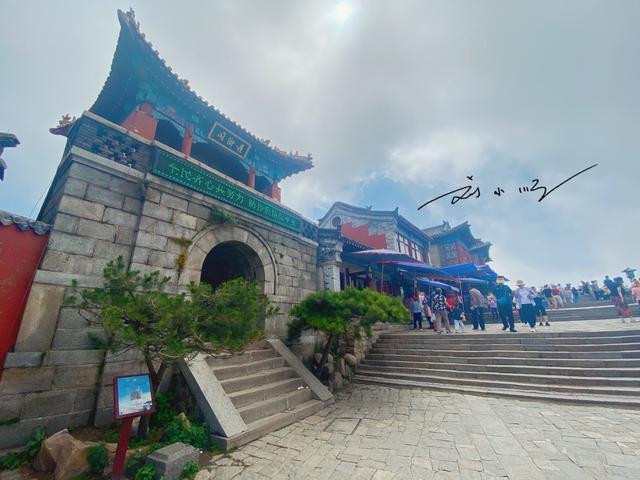 上海游客来山东游泰山，直呼：“五岳独尊”怎么没想象中那么高？