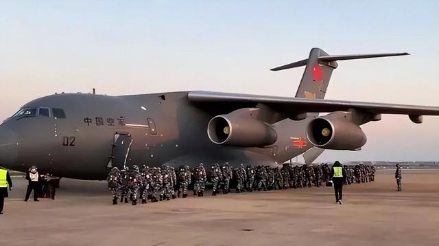 9·3阅兵前一天，一架运20落地河内，解放军将在24小时内往返中越