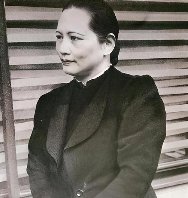 毛主席追悼会四个“没想到”，华国锋罕见发怒，李讷：太遗憾了