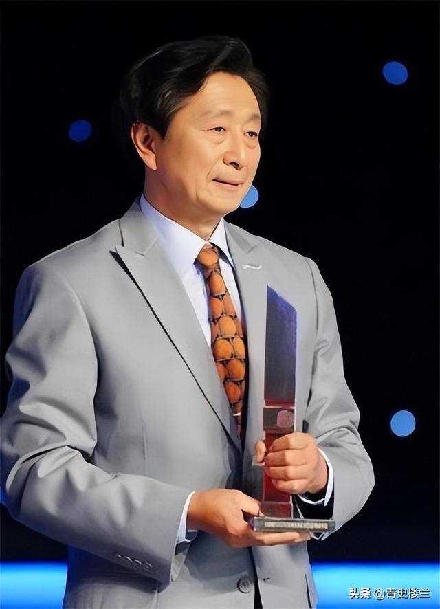 86岁宋世雄现状：定居北京老到认不出，托举儿女成才后却都在国外