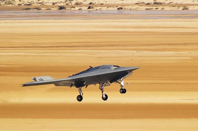 竞争加速创新！美国CCA项目双雄对决，YFQ-44A首飞改写作战规则