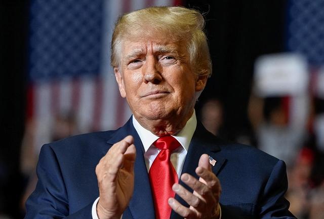 苦等10多天，高市的“救兵”到了？日本开始反击，一招比一招猛