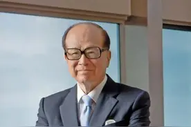 96岁李嘉诚罕见“现身”：脸上带着灿烂笑容，精神状态非常好图片