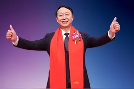 湖北咸宁新首富诞生了，干出全球龙头企业，如今一家六口身价33亿图片