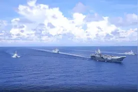 里根号航母逼近黄岩岛，山东舰前往迎敌，中美航母南海交锋？图片