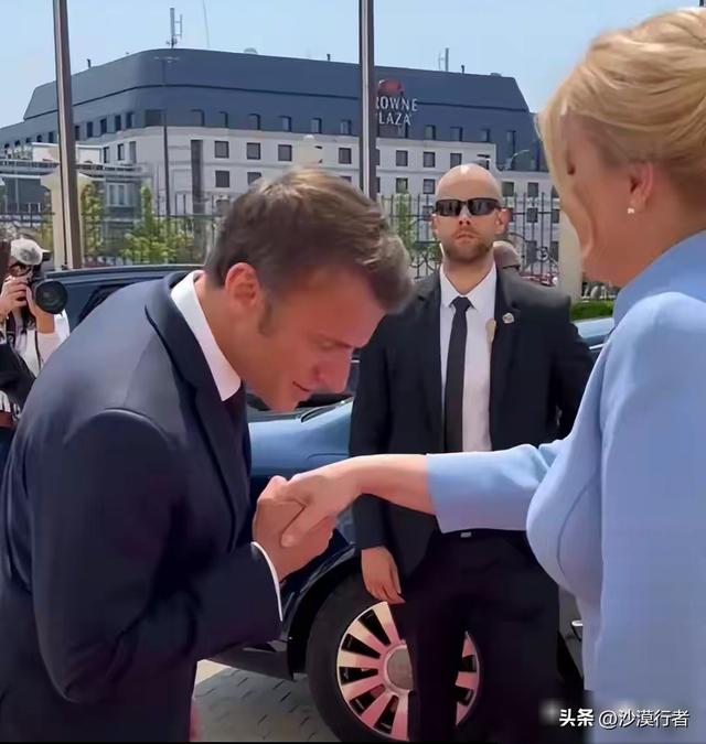 捷克斯洛伐克美女总统，火了全网，超高颜值，体态丰腴，真的很美