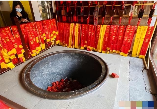 中国有一古庙，庙不大，却有武警全天站岗，究竟有何过人之处？