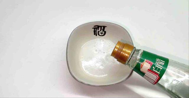 每次洗衣服前，洗衣机放一碗它	，多脏的衣服洗完都像新的一样！