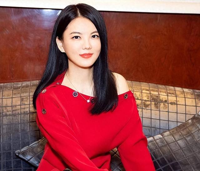 李湘不忍了！坦白与释永信的真实关系，“亲吻”照的真相终于大白